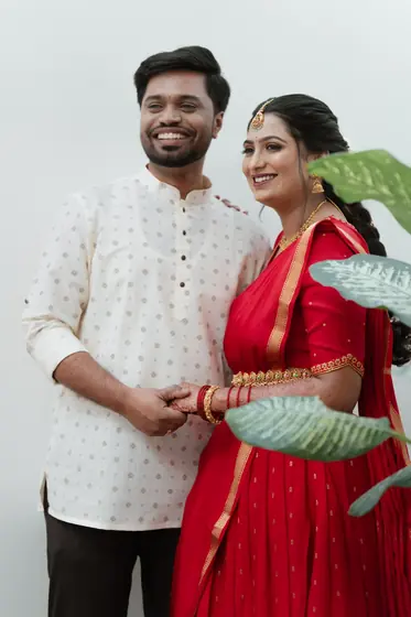 Both their hands — Likitha & Arun, Shivamogga